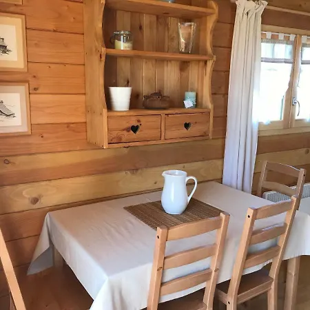 La Roulotte Au Fond Du Pre * Coltines
