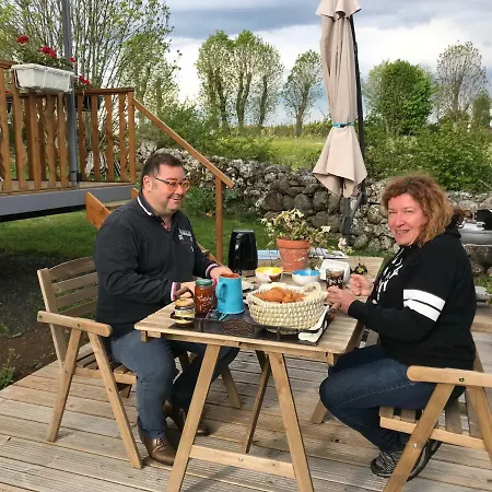 La Roulotte Au Fond Du Pre Coltines